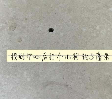 白水瓷砖空鼓维修公司专业解答在瓷砖铺贴过程中，如果砂料搅拌不均匀，将会带来以下问题