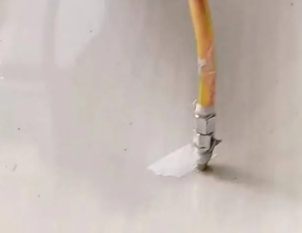 白水瓷砖空鼓维修公司专业解答在瓷砖铺贴过程中，如果使用的砂料过粗（如全部使用了粗砂），可能会导致以下问题